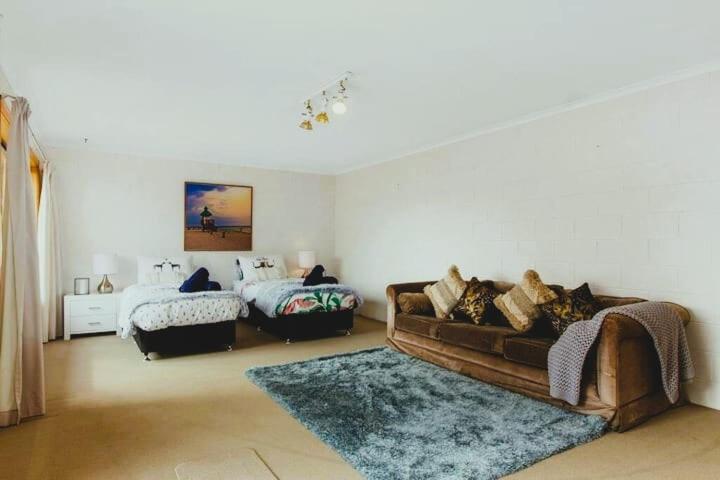 Spacious Modern Home Outstanding Views Sleeps 9 Hobart Buitenkant foto