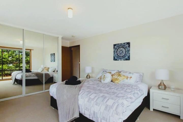 Spacious Modern Home Outstanding Views Sleeps 9 Hobart Buitenkant foto